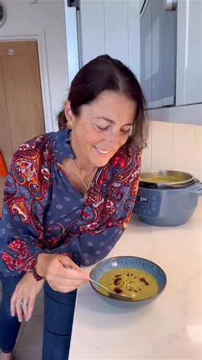Instant Pot UK | Unleash your Instant Pot and Airfryer Skills on Instagram: "Green Glow Instant Pot Soup 🥣 Using the new Instant Pot Classic Mini 3.8L😍 This vibrant green soup blends broccoli, spinach, green beans, pistachios, and a touch of apple purée. These are all rich in lutein, the eye-supporting antioxidant that supports vision and protects against age-related eye damage. Why this soup supports eye health: ✅ Spinach, green beans, parsley & broccoli - a source of lutein and zeaxanthin fo