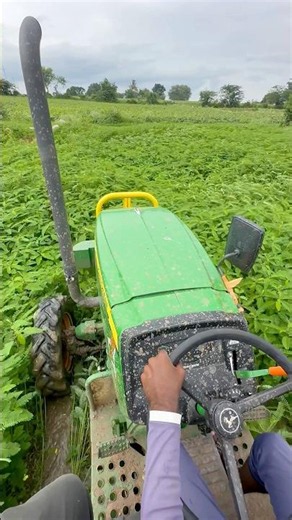 John Deere 4wd tractor working in mud #shorts #trending #tractor