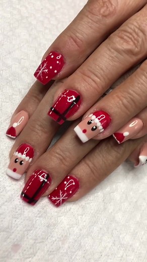 Diseño fácil de uñas para Navidad 🎄🎅💅🏻