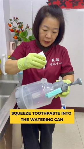 HouseHackDaily on Instagram: "Kitchen Grease Cleaning: Removing thick grease from stovetops and pot bottoms – Sister Yan teaches you a little trick! #GreaseCleaning #GreaseBottomOfPot #Stove #KitchenCleaning #Cleaning #LifeHacks"