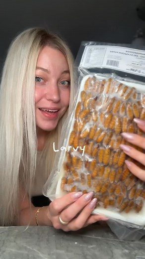 Poďme si spraviť larvy X červíkov #larvy#silkworms#worm #tastetest #lolaleilaaa | Lola