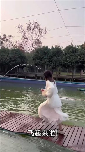 🏃‍♀️Walking into the venue with a be full of laughter will keep you smialldaylong.#swimming