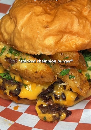 Nyobain 3 burger di Surabaya karna ngidam. Skalian nyari yang paling worth to buy. Ini 3 burgernya enak2 ya. Semua kembali ke kantong masing2. . 🍔 GOEDE COFFEE & EATERY 📍 Pakuwon City, ATM, Jl. KJW Putih Mutiara XI No.02 AA1 , No : 2, Kejawaan Putih Tamba, Kec. Mulyorejo, Surabaya, Jawa Timur 60197 . 🍔 MUNCH CLUB 📍 Jl. Raya Laguna KJW Putih Tambak No.2, Kejawaan Putih Tamba, Kec. Mulyorejo Pakuwon City Mall 3 building, Lantai Dasar. 48, Surabaya, Jawa Timur 60112 . 🍔 STACKED BURGER JOINT 📍