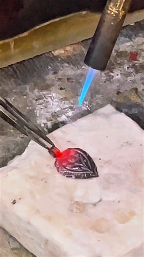 How is chest compressions performed?