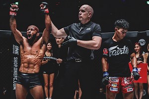 "Mighty Mouse is an absolute beast" - Fans in pure awe of Demetrious Johnson's technical brilliance against Danny Kingad