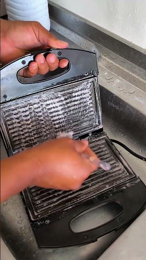 how to clean your sandwich maker