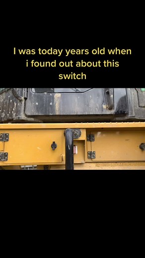 Mind-Blowing Cat Tricks with Operator Switch Shirt