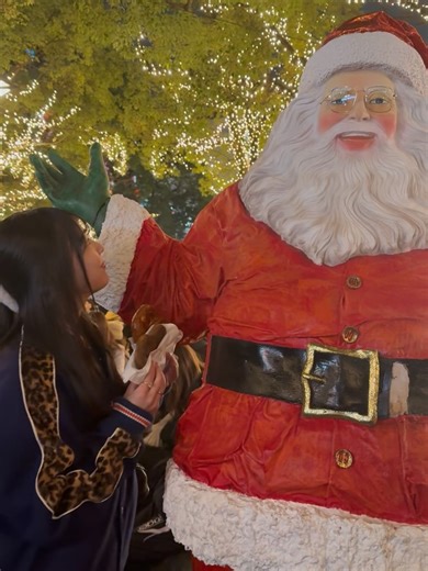 中澤実子 ／ なかざわ みこ on Instagram: "🤍🎄𝐌𝐞𝐫𝐫𝐲𝐂𝐡𝐫𝐢𝐬𝐭𝐦𝐚𝐬🎄🤍 ⁡ みなさんクリスマス楽しんでいますか？？ ⁡ 私はこの間クリスマスマーケットに行って、たくさんのサンタさんたちに囲まれてきました🎅🏻 ⁡ なんだかパワーを貰えた気がします💪🏻⚡️ ⁡ 今年もあと数日で終わってしまいますが、1日1日大切に楽しく過ごしましょっ🫶🏻 #クリスマス #クリスマスマーケット #xmas #fyp"