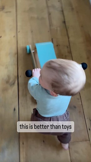 🧸The baby industry has produced an impressive array of baby toys: some designed according to the principles of neuroscience, others according to high level educational studies, and still others that are soft, cuddly and adorable. That being said, let’s not let that convince us that we need all of those toys in order to produce joy. 🌈 🌟True childhood joy comes from love, patience and the thrill of learning about the world around them. All this requires is your presence and attention. 🌟 The th