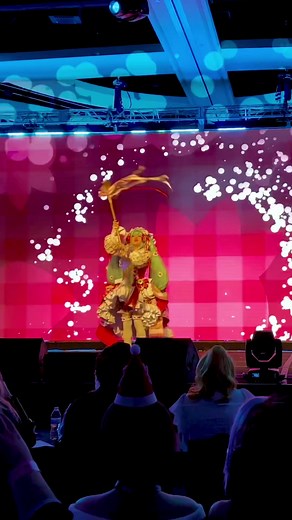 A piece of my holmat performance, full thing is on YouTube #holidaymatsuri #hatsunemiku #worldismine #vocaloid #dancecover #handmadecosplay #mikucosplay