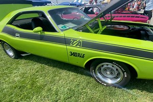1970 Challenger T/A 4-SPEED with a 340 SIX PACK (290 H.P. & 345 lb. ft.). | Ultimate Muscle Cars
