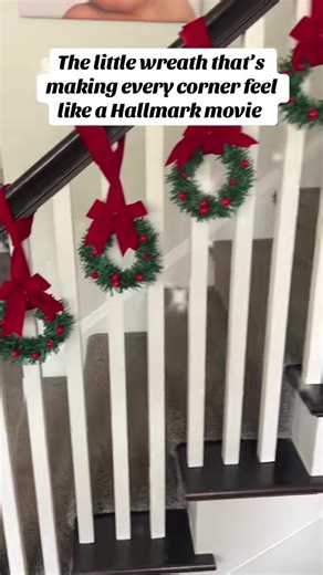 Cozy Christmas Wreaths for Your Home Decor