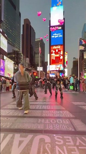 Amazing Girl Group Dancing in Times Square!💃 NYC Street Performance💃#dance #travel #newyork