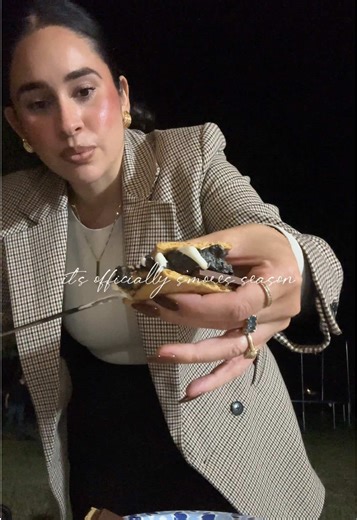 It’s officially s’mores season!! Your sign to make s’mores with your family, and when there’s kids it’s even better 🫶🏼 #smores #smoresseason #fall #falltreats #momsoftiktok @Honey Maid @jetpuffed @Hershey’s