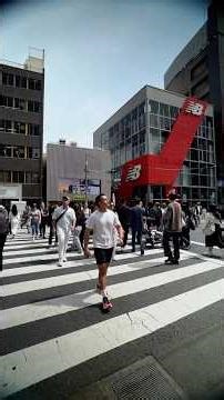 In Japan and have a lot of shopping requests from friends? Use the RoaMAX Japan package! 🛍️