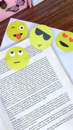 Emoji Bookmarks 😀 | Diy Bookmarks 😎 #ytshorts #ytviral #art #foryou #shorts #craft #artandcraft