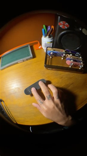 New tricks unlocked #fingerboard #fingerboarding