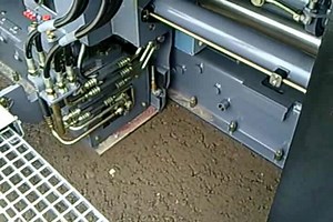 File:Arbeitsweise eines Tamper bei einem Asphaltfertiger.ogv - Wikimedia Commons