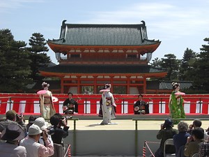 平安神宮例祭翌日祭神賑行事2026年4月16日（花町舞妓）