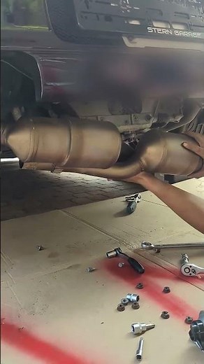 Removing the catalytic converters for better Porsche sound🤩 #mechanic #repair #porsche #tuning #car