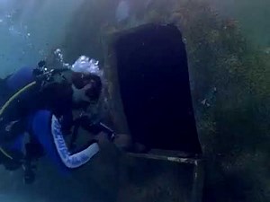 Beautiful Full Face Scuba Mask Woman explore Wreck