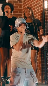The Homie @chancetherapper just Dropped his project STAR LINE! ⭐️ Make sure y’all tap in! The Negro Problem live from the Front Porch! #FrontPorchFreestyles🏠™️ Live From The Front Porch Presents: Chance The Rapper Watch the Full Performance on YouTube Now GTR: @guitarboi90 KEYS: @dennardwatson DRUMS: @steveeshowtime BASS: @_Jrel CONGOS: @smooch_brown BGV: @preciousjoubert BGV: @mscr0ss DIRECTED & PRODUCED BY: @noochiemusic EXECUTIVE PROD: @donchoo_ VIDEO: @slizzbehindthelens @Justwatchthevid @T