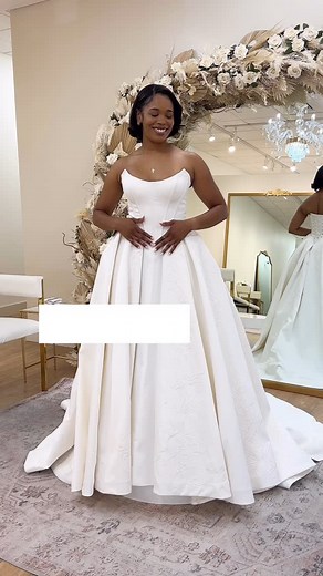 “Basque waists are the new mason jars”? Respectfully, we disagree! Basque waists have stood the test of time for a reason: they’re flattering, sculptural, and undeniably elegant 😍 We LOVE combining timeless and modern design elements and these couture beauties say it all 👏 We say Basque Waists are here to stay! What do you think? #basquewaist #basquewaistgown #basquewaistdress #basquewaistweddingdress #weddingdressinspo #bridalgown #utahbrides #utahbrides | Bōda Bridal
