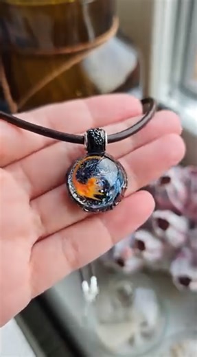 What makes this glass galaxy star effect so fascinating