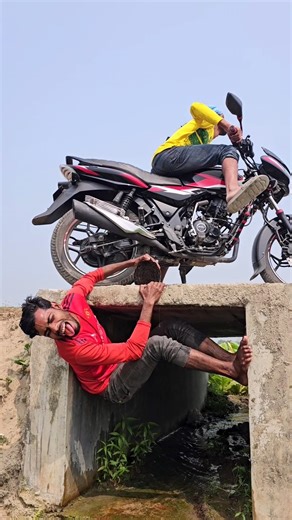 Motorcycle stuck under bridge.22#automobile