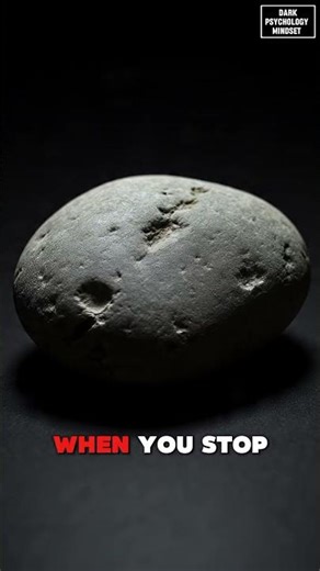 “The Grey Rock Method Become Emotionally Invisible 🪨 Dark Psychology Explained