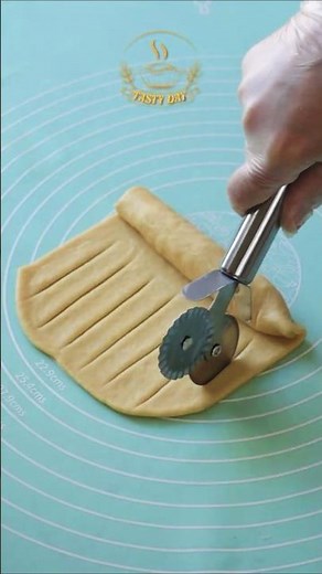 Cheesy Bread Recipe 🧀 | Grandma’s Secret! #CheeseBread #Croissant #homemadebread #easybreadrecipe