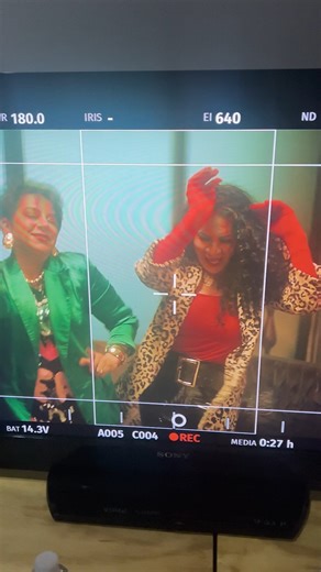 🎥🎞️ Acompaña a Las Suárez en el detrás de cámaras de la grabación del comercial “Activa la Señal” de Netflix con MEGA 🤩🎬 Ve a mega.mx | Megacable, Conectamos tu vida