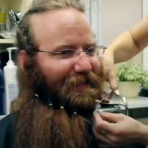This man shaves his beard after 911 days 🧔and then he shows his wife 😱🥰 Credit: CANRUSH - youtube.com/CANRUSH | Beauty Within