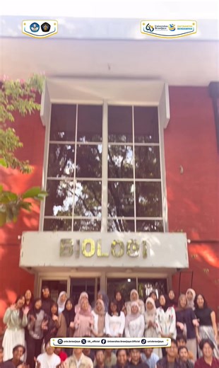 Universitas Brawijaya on Instagram: "Semoga damai Natal, cinta kasih menyinari kita semua! Saatnya berbagi kasih, menebar damai, dan merayakan harapan. Salam hangat dari mimin untuk #WargaUB dan keluarga. From us, to you! #UB #KampusUB #UniversitasBrawijaya #BuildingUpNobleFuture #UBMelesat🚀"