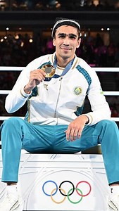 Uzbekistan national team going brazy 🔥 Footwork is super important in boxing for a bunch of reasons! It helps you control the distance between you and your opponent, so you can land punches while staying out of range of theirs. Good footwork also lets you move quickly to create openings and angles for attacks. Plus, it’s key for defense, helping you evade punches and stay balanced. Basically, it’s all about being agile and in control in the ring. Follow for more @theknockoutfamily ⚡️⚡️⚡️ #boxin