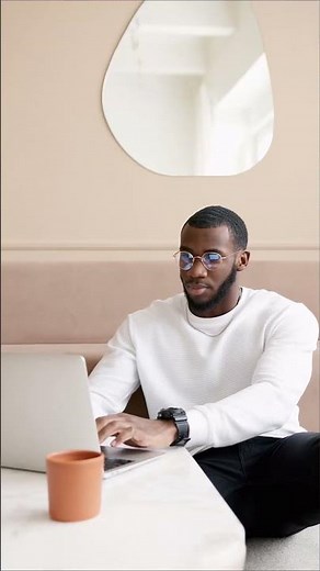 The foundation of the Cloud: cloud networks