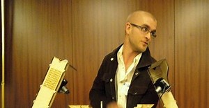 DIY Book Scanners Turn Your Books Into Bytes