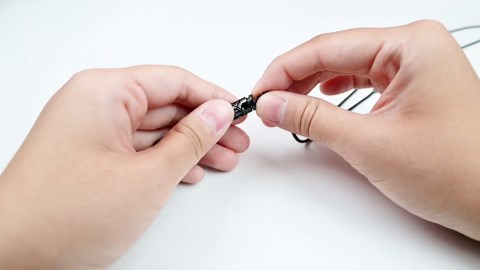 Quit Smoking Necklace with Refillable Mint Pods – Breathing Necklace for Fidget Relief and Smoking Cessation, Pure Breeze Natural Stop Smoking Aids Device for Anxiety Air Refresh (Black)