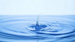 clip-1037352494-water-surface-splashing-slow-motion