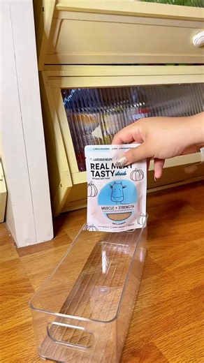 No time? No problem! Real Meat Tasty is ready in seconds, keeps your cat healthy, and gives you peace of mind. Available now on Shopee! @mingsandmeow | Luscious Recipe