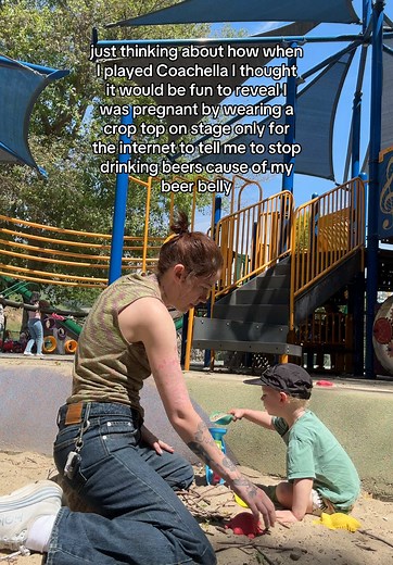 Coachella Pregnancy Reveal: A Crop Top Moment