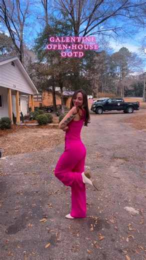 Happy Valentine’s to all my past, future, & present CLIENT-TINES! 💌 #realtorsoftiktok #realtor #ootd #outfitoftheday #tiktok