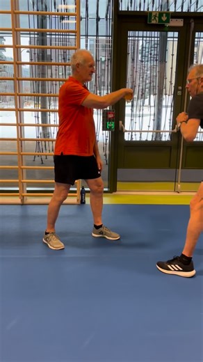 Fighter Kickboxingklubb on Instagram: "Mandag til fredag hos Fighter på Løren er det seniorgrupper på dagtid! En times trening etterfulgt av sosial kaffeprat. Gruppene instrueres av fysioterapeut Marlene. Tilbudet er finansiert av bydel Grünerløkka. For mer info, se fighter.org. Velkommen alle seniorer 60+ #bydelgrünerløkka"