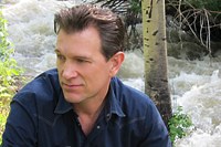 Chris Isaak: Best songs, Albums and Concerts - Mozaart