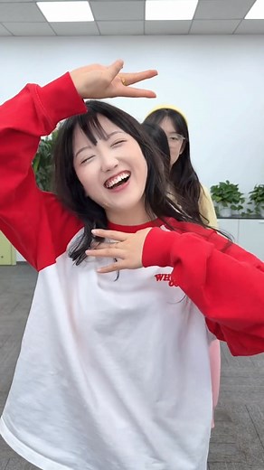 What a hilarious challenge! Laughter fills the room as friends twist and turn to master the Xinjiang “neck dance”. Looks easy… until you try! | Aliya Fatir | Facebook