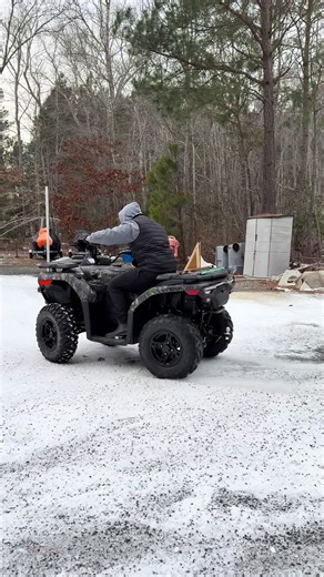 Loving these icy conditions only for this reason 🤣