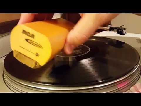 How to use the RCA Discwasher for Surface Cleaning Your Vinyl Records
