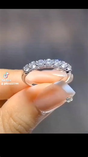 來去逛逛 https://flora-diamond.com.tw/product/53585/ 毛髮鑽石~網上限定優惠 (人類毛髮，寵物毛髮，新生兒胎毛髮)