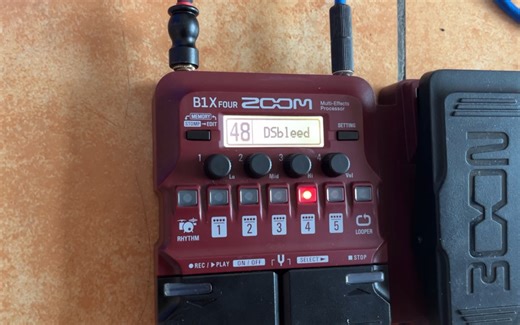 600块的贝斯综效怎么样？zoom b1x four