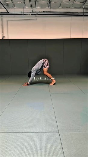 40K views · 667 reactions | This Flo includes 8 Jiu Jitsu movements to help prep your body for training. Practice them individually if necessary and then throw some music on and Flo Movements included: 1) Tripod peak out. 2) Back step. 3) Knee slice. 4) Jump to base. 5) Body fold. 6) Combat base get up. 7) Hip up. 8) 90/90 get up. “Move with Intention”. #jiujitsuflo #jiujitsu #bjj #brazilianjiujitsu | Jiu Jitsu FLO | Facebook